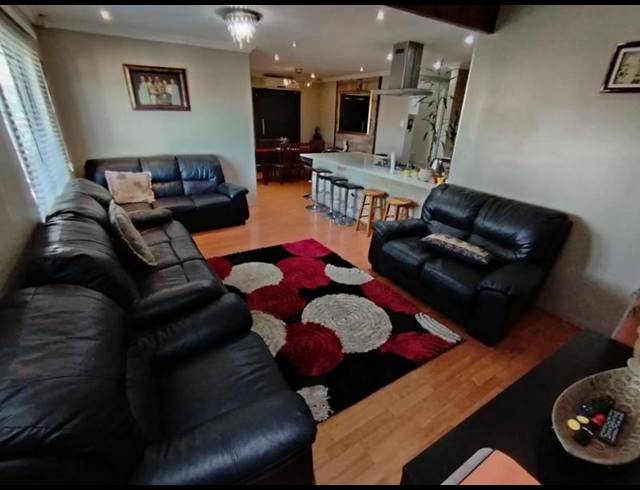 4 BEDROOM HOUSE FOR SALE IN WOODVIEW